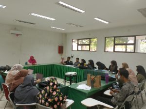 Dr. Sukiati, S.Ag., M.A. Dosen Tamu dari Fakultas Syari’ah dan Hukum UINSU.
