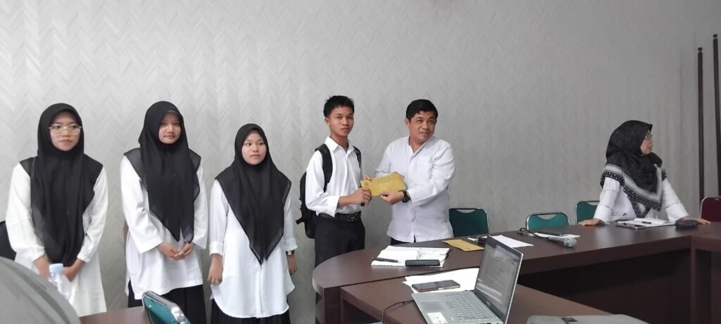 Fakultas Syariah dan Ilmu Hukum UIN Syahada Salurkan Bantuan bagi Mahasiswa Terdampak Bencana di Tapsel dan Tapteng